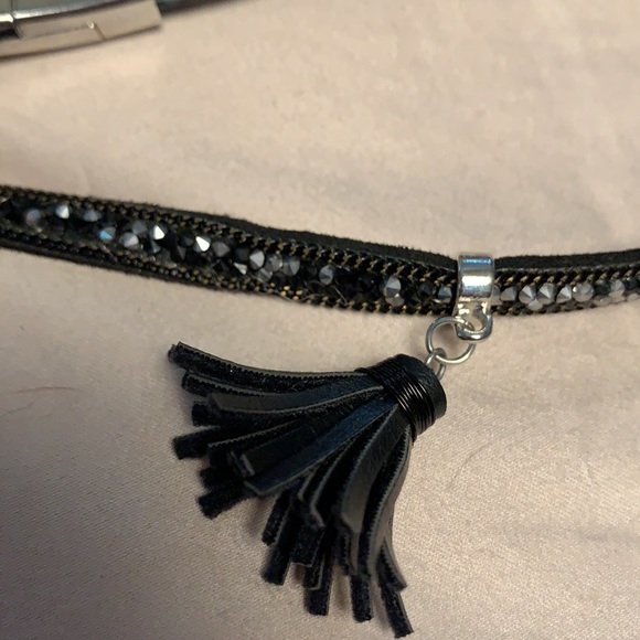 Choker - Picture 5 of 5